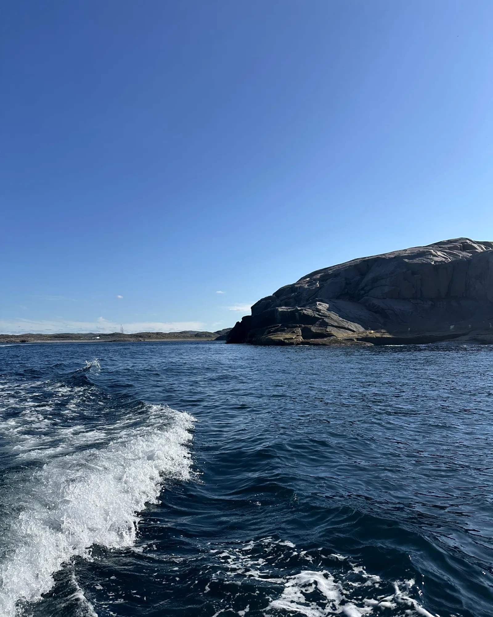 Ясный сентябрьский день в море